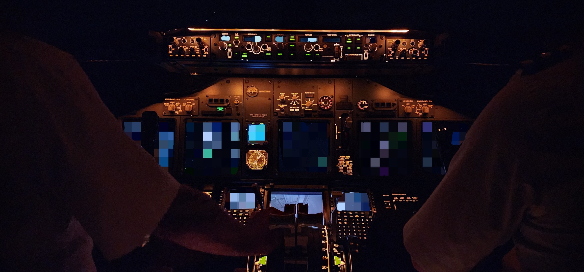 B737-700 Cockpit Center Console